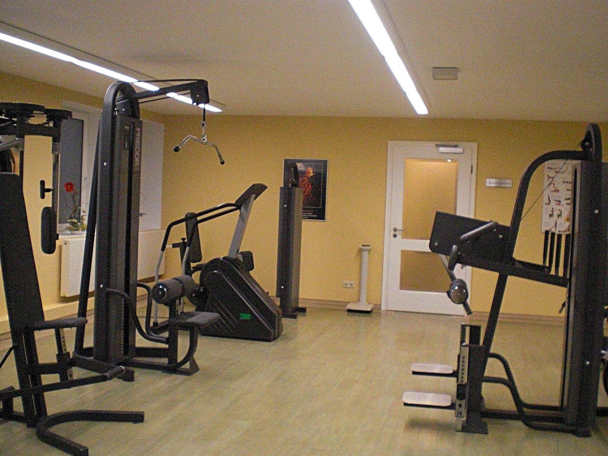 Grand Hotel بينز المظهر الخارجي الصورة A gym at a hotel