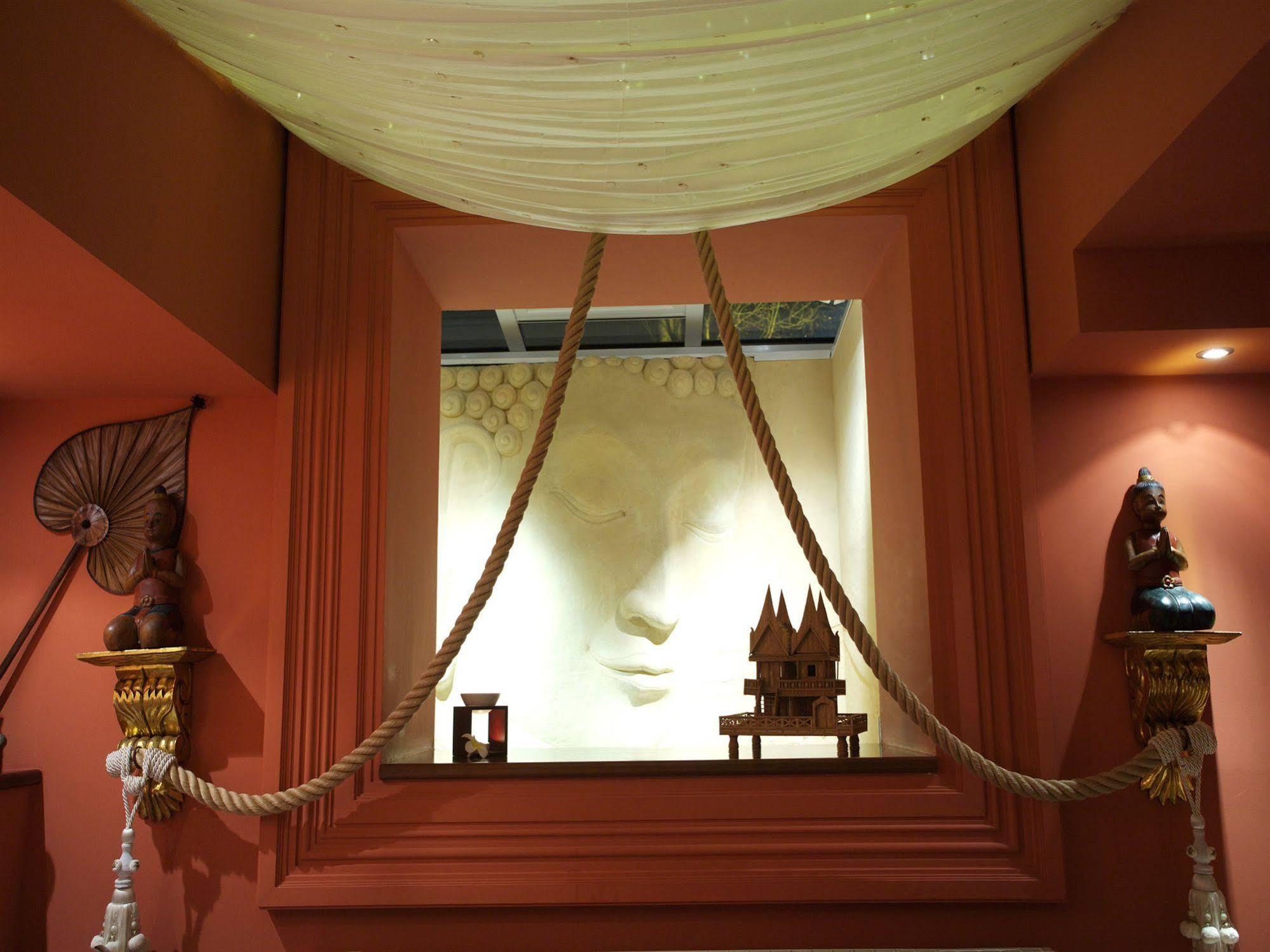 Grand Hotel بينز المظهر الخارجي الصورة The interior of the hotel