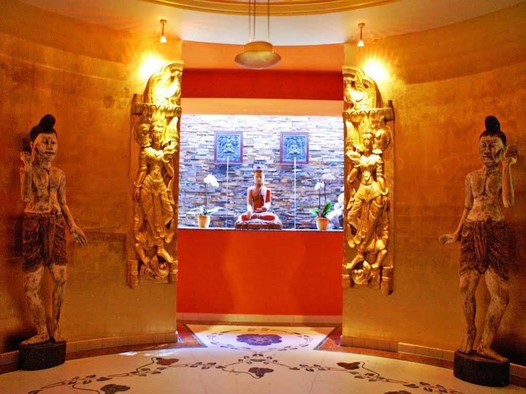 Grand Hotel بينز المظهر الخارجي الصورة The bar at the entrance of the nightclub
