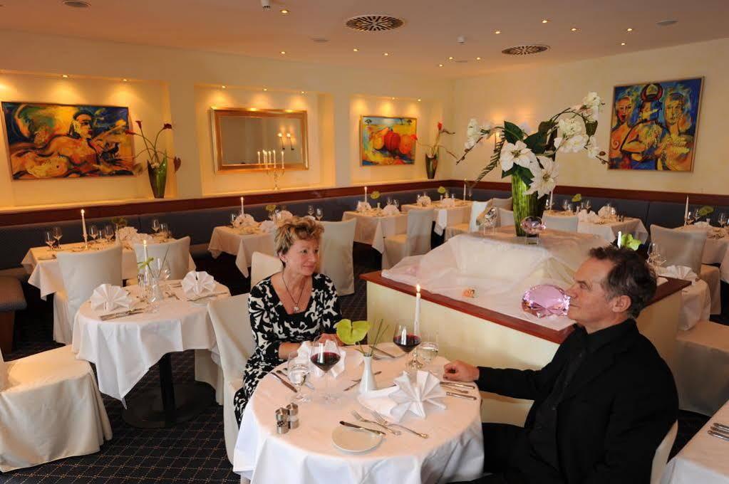 Grand Hotel بينز المظهر الخارجي الصورة Restaurant in the Hotel