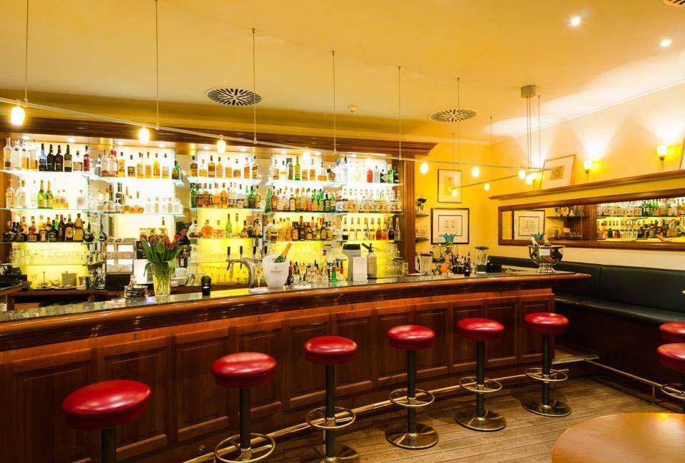 Grand Hotel بينز المظهر الخارجي الصورة The bar at the Ivy