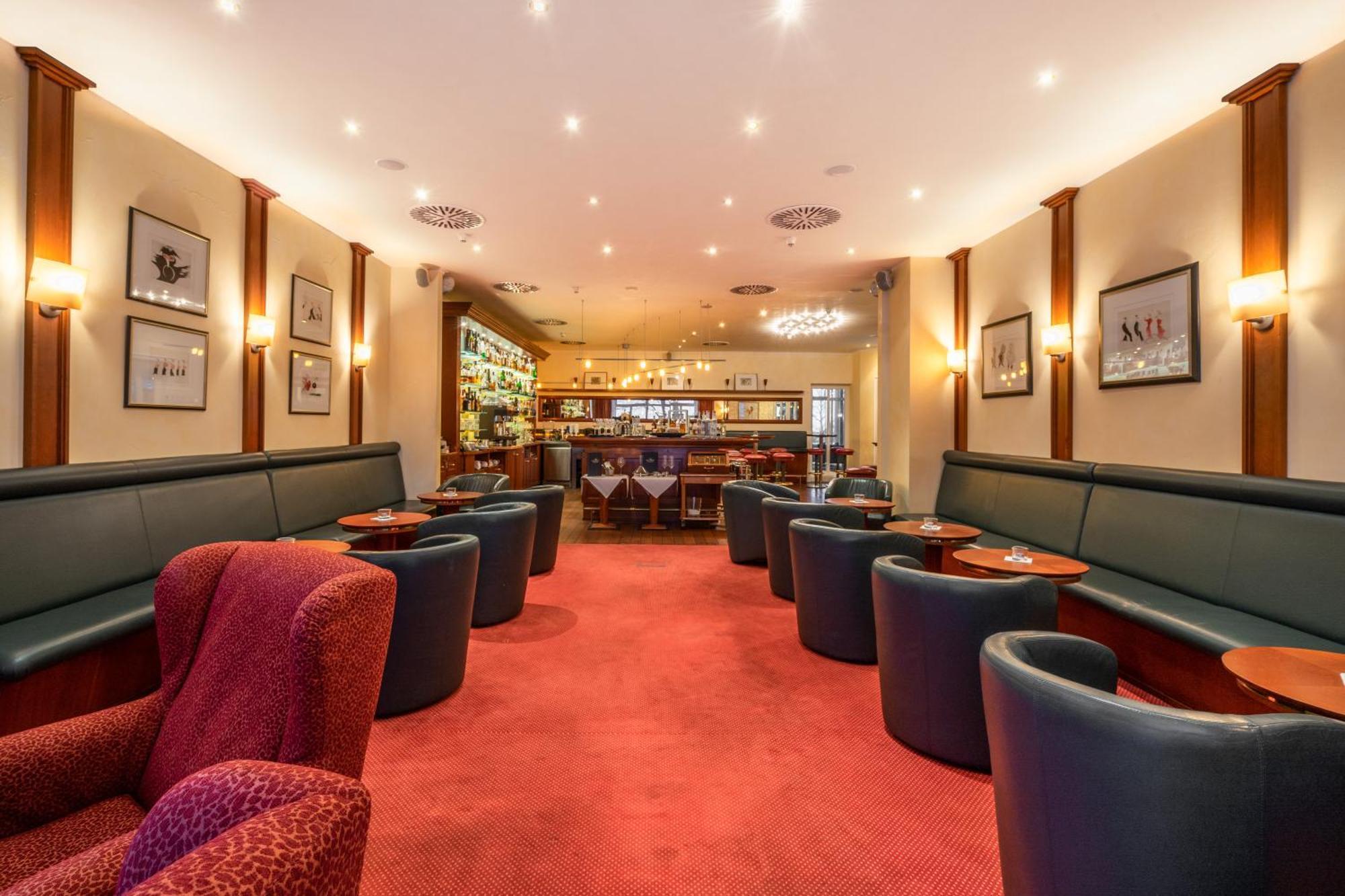 Grand Hotel بينز المظهر الخارجي الصورة The interior of the restaurant