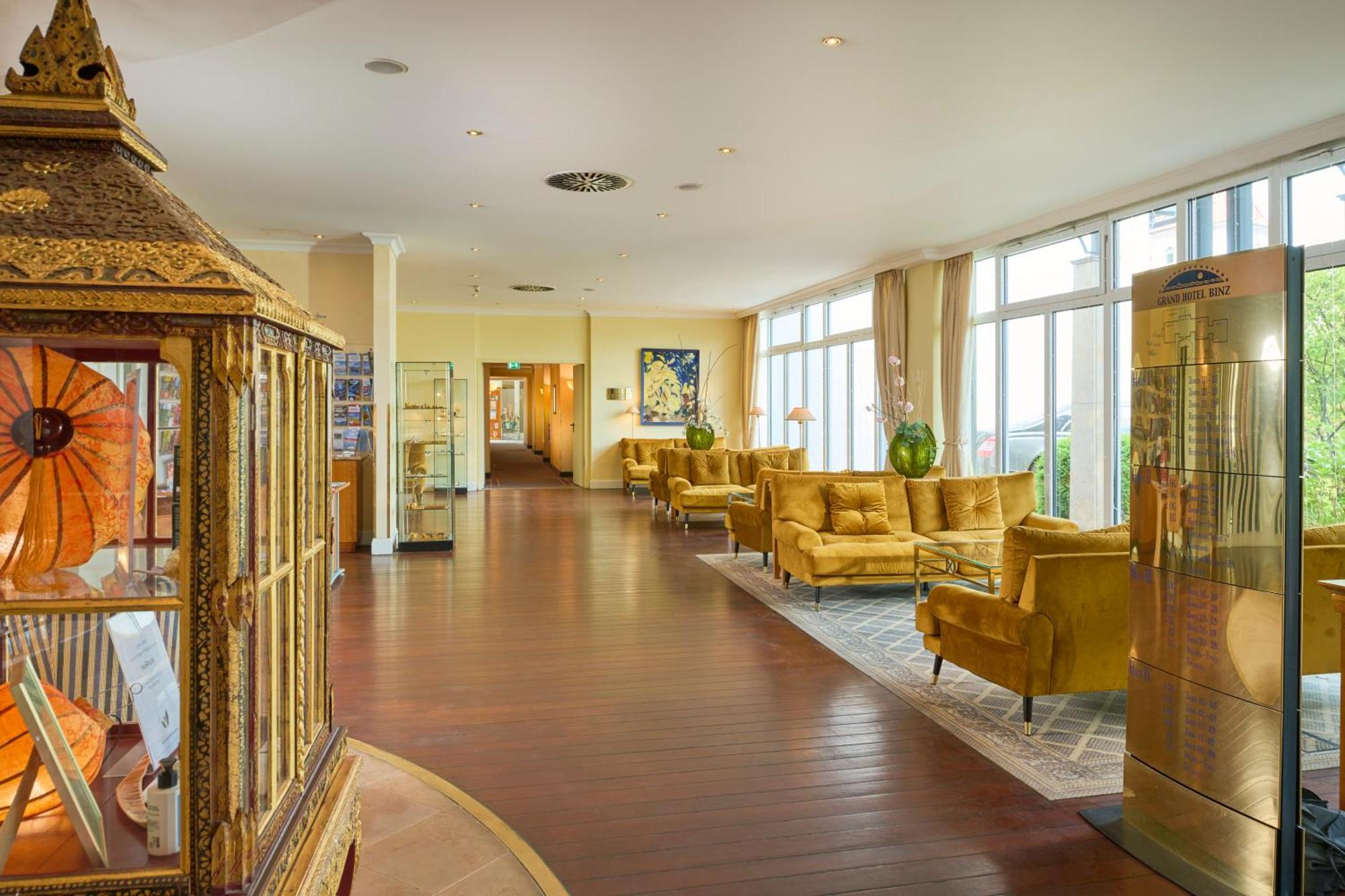 Grand Hotel بينز المظهر الخارجي الصورة The lounge at the airport
