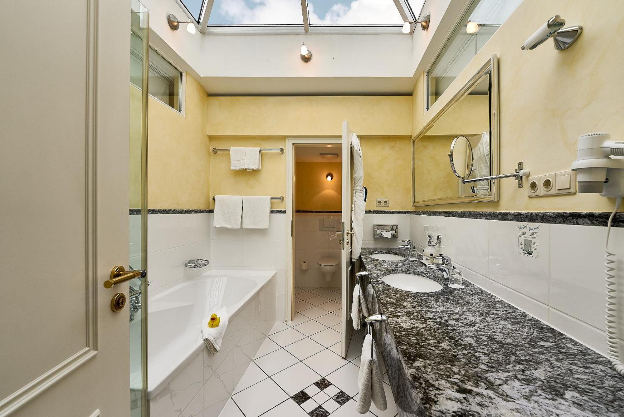 Grand Hotel بينز المظهر الخارجي الصورة Bathroom
