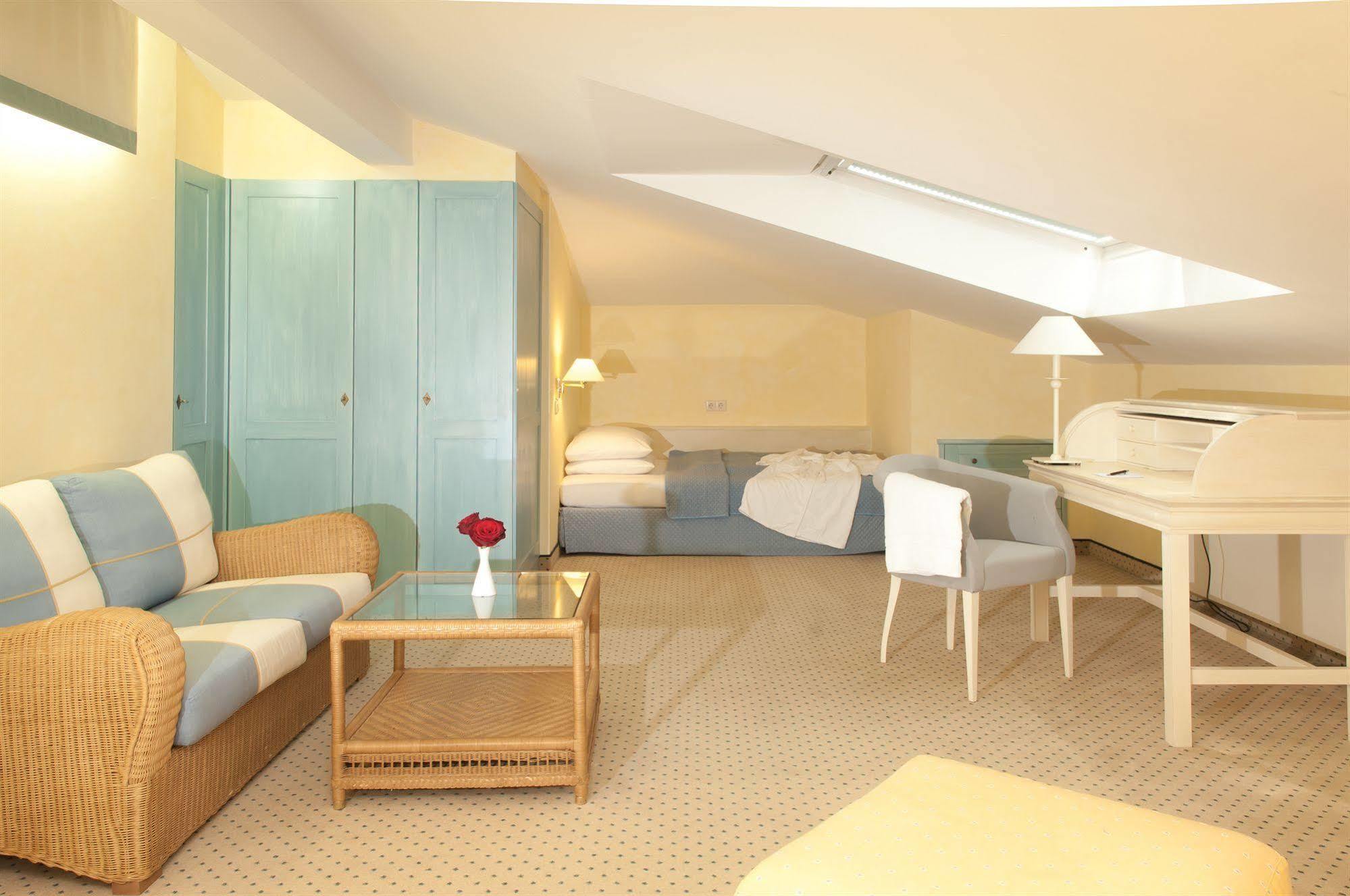 Grand Hotel بينز المظهر الخارجي الصورة A typical room at the hotel