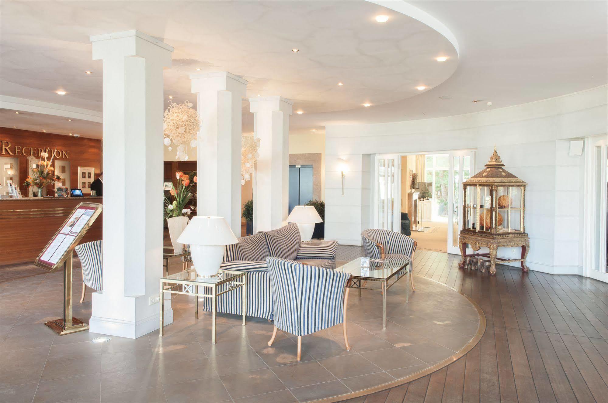 Grand Hotel بينز المظهر الخارجي الصورة The lobby of the hotel